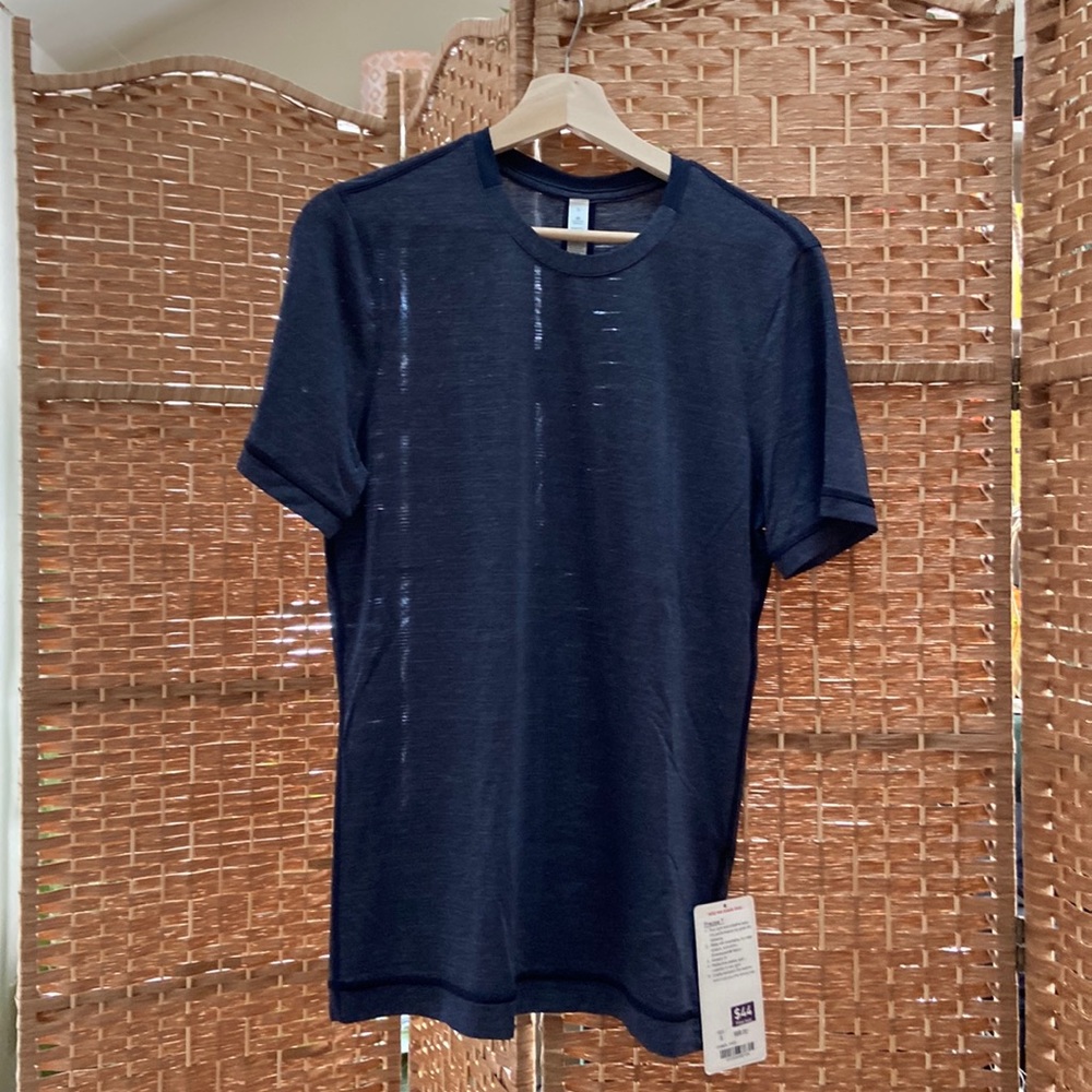 Lululemon mens size small active wear shirt